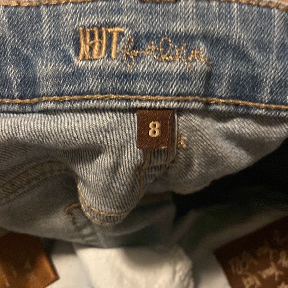 Bermuda style jean shorts distressed - Picture 4 of 4